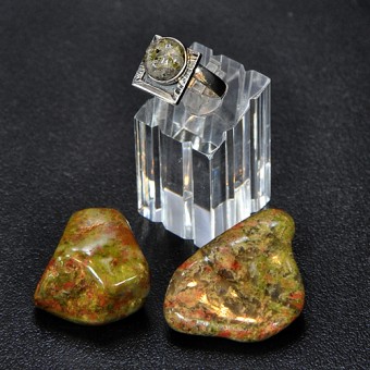 СРЕБЪРЕН ПРЪСТЕН СЪС СИВОЗЕЛЕН КВАРЦ