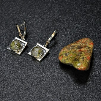 СРЕБЪРНИ ОБЕЦИ СЪС СИВОЗЕЛЕН КВАРЦ