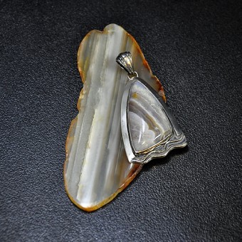 СРЕБЪРЕН МЕДАЛЬОН С АХАТ