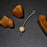 СРЕБЪРЕН МЕДАЛЬОН С ЯСПИС „БРЕКЧА“