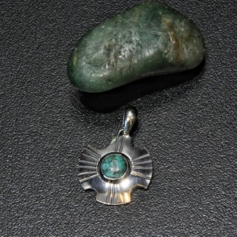 СРЕБЪРЕН МЕДАЛЬОН С АФРИКАНСКИ ТЮРКОАЗ