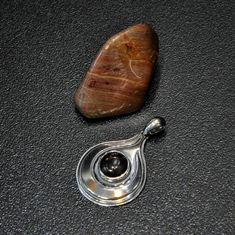 СРЕБЪРЕН МЕДАЛЬОН С ОПУШЕН КВАРЦ