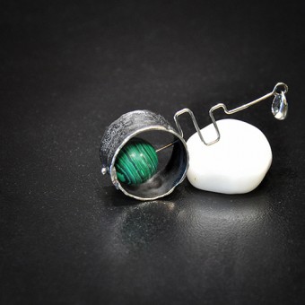 СРЕБЪРЕН МЕДАЛЬОН С МАЛАХИТ