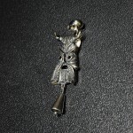 СРЕБЪРЕН МЕДАЛЬОН - СТИЛИЗИРАНА КУКЕРСКА МАСКА