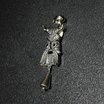 СРЕБЪРЕН МЕДАЛЬОН - СТИЛИЗИРАНА КУКЕРСКА МАСКА