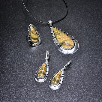 СРЕБЪРЕН КОМПЛЕКТ С ВОГЕСИТ