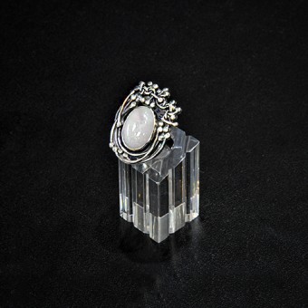 СРЕБЪРЕН ПРЪСТЕН С МЛЕЧЕН КВАРЦ