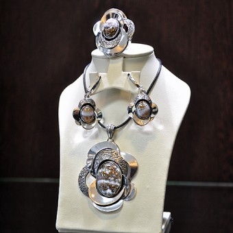 СРЕБЪРЕН КОМПЛЕКТ „ФИОРЕ“ С АХАТ