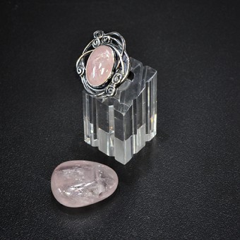 СРЕБЪРЕН ПРЪСТЕН С РОЗОВ КВАРЦ