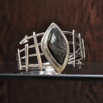 СРЕБЪРНА ГРИВНА СЪС СРЕБРИСТ ОБСИДИАН