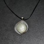 СРЕБЪРЕН МЕДАЛЬОН С  АВАНТЮРИН