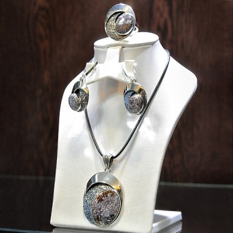 СРЕБЪРЕН КОМПЛЕКТ С АХАТ „МАДАГАСКАР“