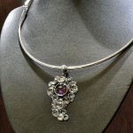 СРЕБЪРЕН МЕДАЛЬОН С ПРОЗРАЧЕН АМЕТИСТ