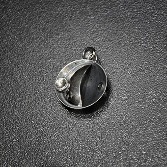 СРЕБЪРЕН МЕДАЛЬОН  „ПОЛУСФЕРИ“