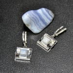 СРЕБЪРНИ ОБЕЦИ С АХАТ „БЛУ ЛЕЙС“