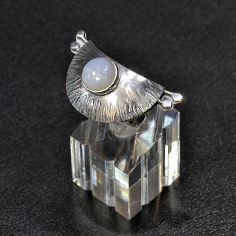 СРЕБЪРЕН ПРЪСТЕН С ХАЛЦЕДОН