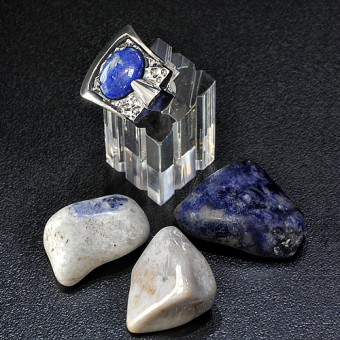 СРЕБЪРЕН ПРЪСТЕН С ЛАЗУРИТ