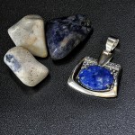 СРЕБЪРЕН МЕДАЛЬОН С ЛАЗУРИТ