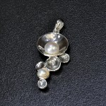 СРЕБЪРЕН МЕДАЛЬОН С РЕЧНИ ПЕРЛИ