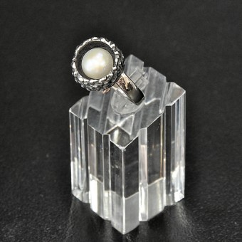 СРЕБЪРЕН ПРЪСТЕН С РЕЧНА ПЕРЛА