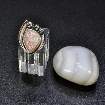 СРЕБЪРЕН ПРЪСТЕН  „ЛАЛЕ“ С АХАТ“