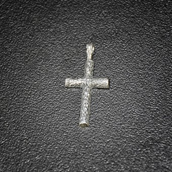 СРЕБЪРЕН КРЪСТ, ЕДНОЛИЦЕВ С ИНТЕРЕСЕН РЕЛЕФ