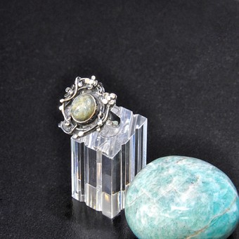  СРЕБЪРЕН ПРЪСТЕН С АВАНТЮРИН И ФЛОРАЛНИ МОТИВИ