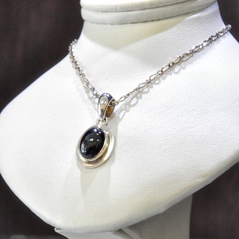 СРЕБЪРЕН МЕДАЛЬОН С ОНИКС