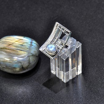 СРЕБЪРЕН ПРЪСТЕН С ЛАБРАДОРИТ И АЖУРНИ МОТИВИ