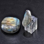 СРЕБЪРЕН ПРЪСТЕН С ЛАБРАДОРИТ,