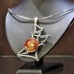 СРЕБЪРЕН МЕДАЛЬОН С ЯСПИС