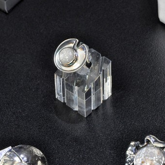 СРЕБЪРЕН ПРЪСТЕН СЪС СНЕЖЕН КВАРЦ