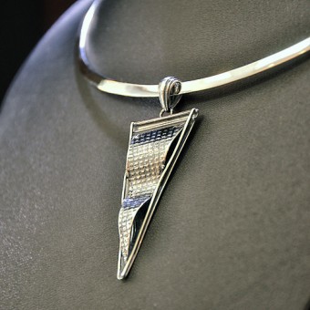 СРЕБЪРЕН МЕДАЛЬОН С ТРИЪГЪЛНА ФОРМА