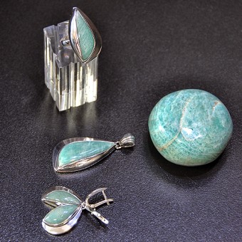 СРЕБЪРЕН КОМПЛЕКТ С АМАЗОНИТ