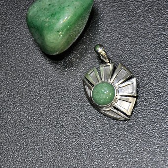 СРЕБЪРЕН МЕДАЛЬОН СЪС ЗЕЛЕН АВАНТЮРИН