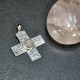 СРЕБЪРЕН МЕДАЛЬОН ВЪВ ФОРМАТА НА КРЪСТ, С РОЗОВ КВАРЦ