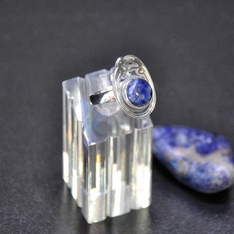 СРЕБЪРЕН ПРЪСТЕН СЪС СОДАЛИТ