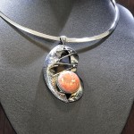 СРЕБЪРЕН МЕДАЛЬОН – УНИКАТ, С РОЗОВ АХАТ