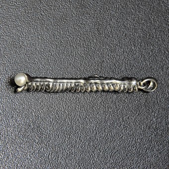 СРЕБЪРЕН МЕДАЛЬОН „ГРАВИТАЦИЯ“, С РЕЧНА ПЕРЛА