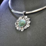 СРЕБЪРЕН МЕДАЛЬОН С АФРИКАНСКИ ТЮРКОАЗ ЯСПИС