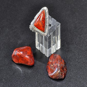 СРЕБЪРЕН ПРЪСТЕН С ЧЕРВЕН АХАТ