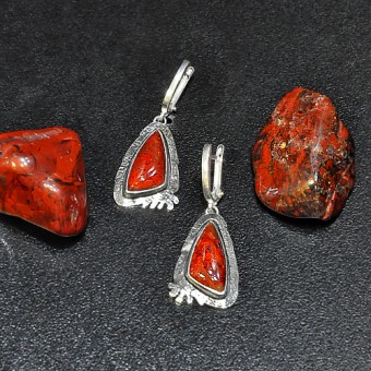 СРЕБЪРНИ ОБЕЦИ С ЧЕРВЕН АХАТ