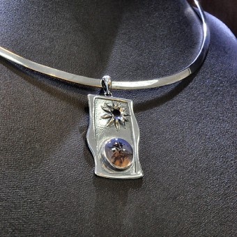 СРЕБЪРЕН МЕДАЛЬОН – УНИКАТ, С КАРТИНЕН АХАТ