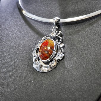 СРЕБЪРЕН МЕДАЛЬОН – УНИКАТ, С МЪХОВ АХАТ