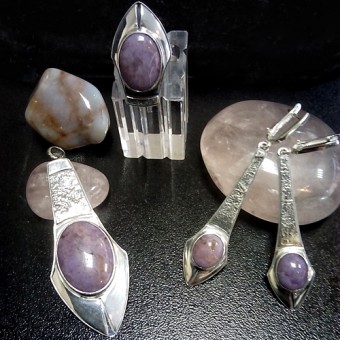 СРЕБЪРЕН КОМПЛЕКТ С ЛИЛАВ ЖАДEИТ, РЪЧНА ИЗРАБОТКА