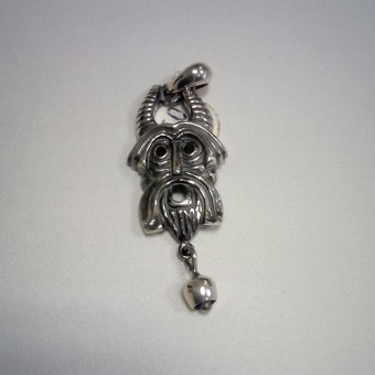 СРЕБЪРЕН МЕДАЛЬОН – СТИЛИЗИРАНА КУКЕРСКА МАСКА