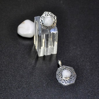 СРЕБЪРЕН КОМПЛЕКТ С КАМЪК МЛЕЧЕН КВАРЦ
