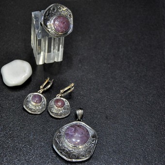 СРЕБЪРЕН КОМПЛЕКТ С ЛИЛАВ ЖАДЕИТ, РЪЧНА ИЗРАБОТКА