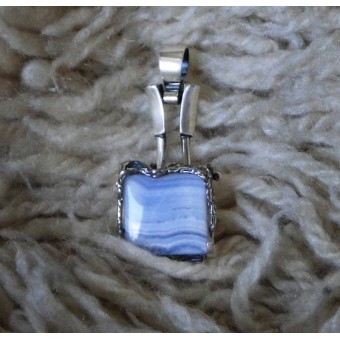 СРЕБЪРЕН МЕДАЛЬОН С АХАТ