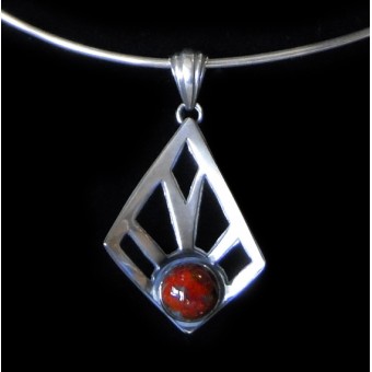 СРЕБЪРЕН МЕДАЛЬОН С АХАТ